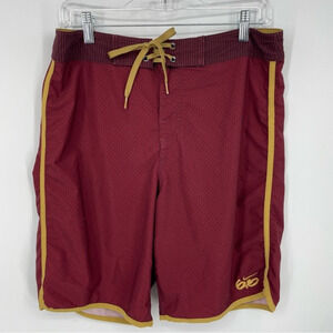 Nike 6.0 30 x 9" red Mesh Print 404587 Legacy‎ Unlined Hybrid Shorts